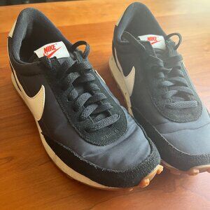 Nike Daybreak Size 7